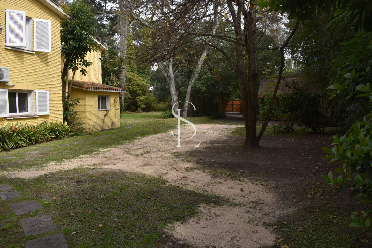Casa ID.12 - Chalet de época en Playa Mansa