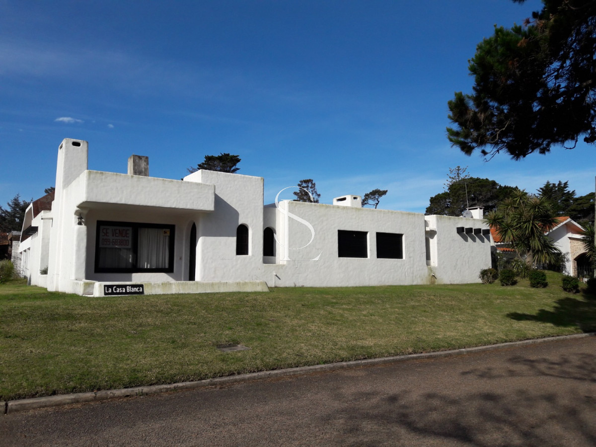 Casa ID.72 - Playa Mansa a 1 cuadra del mar