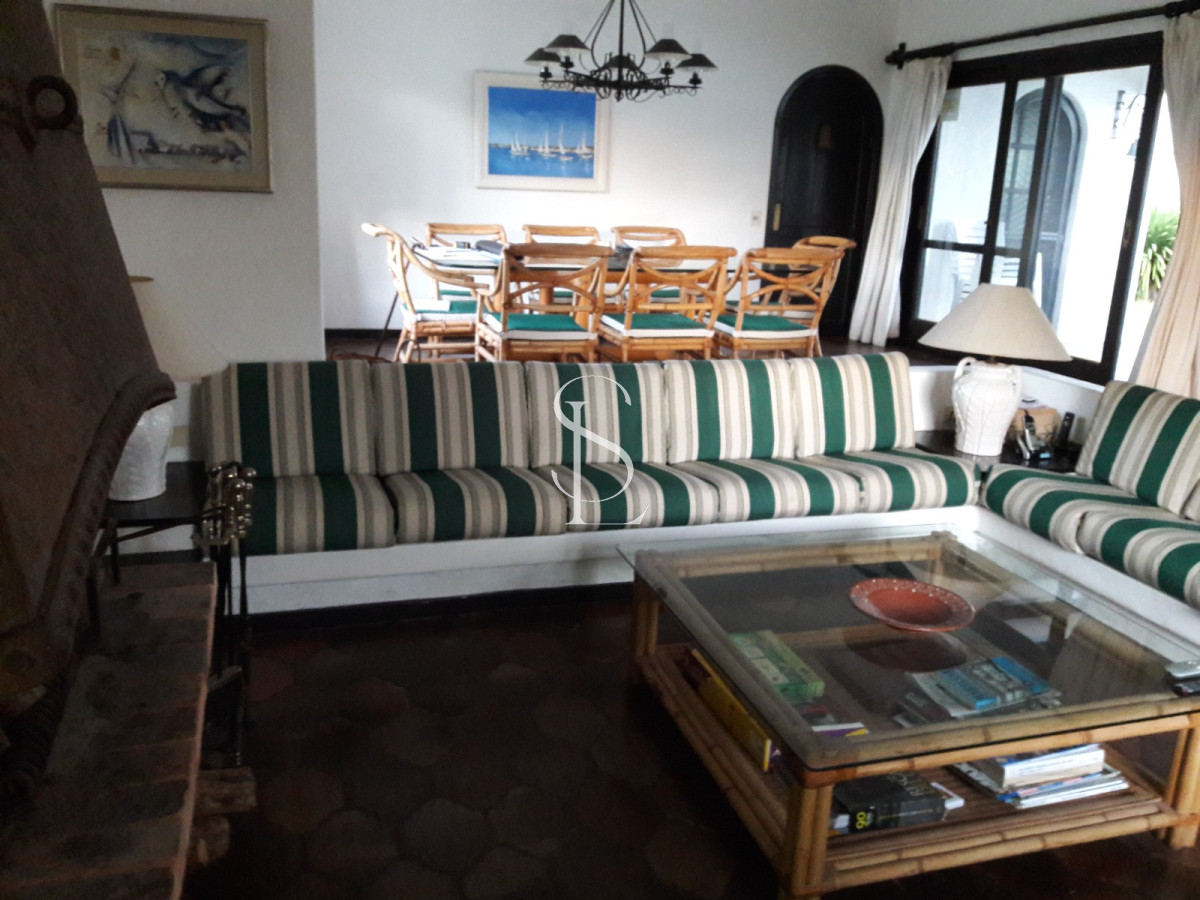 Casa ID.72 - Playa Mansa a 1 cuadra del mar