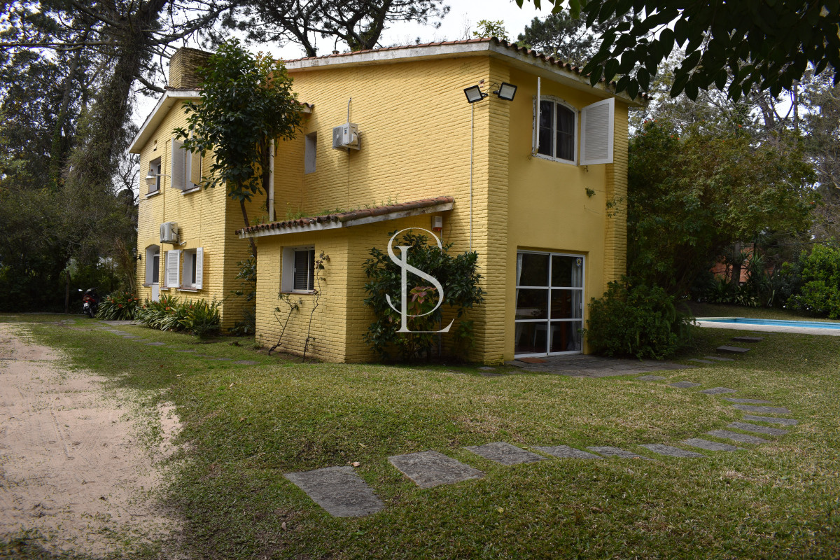 Casa ID.12 - Chalet de época en Playa Mansa