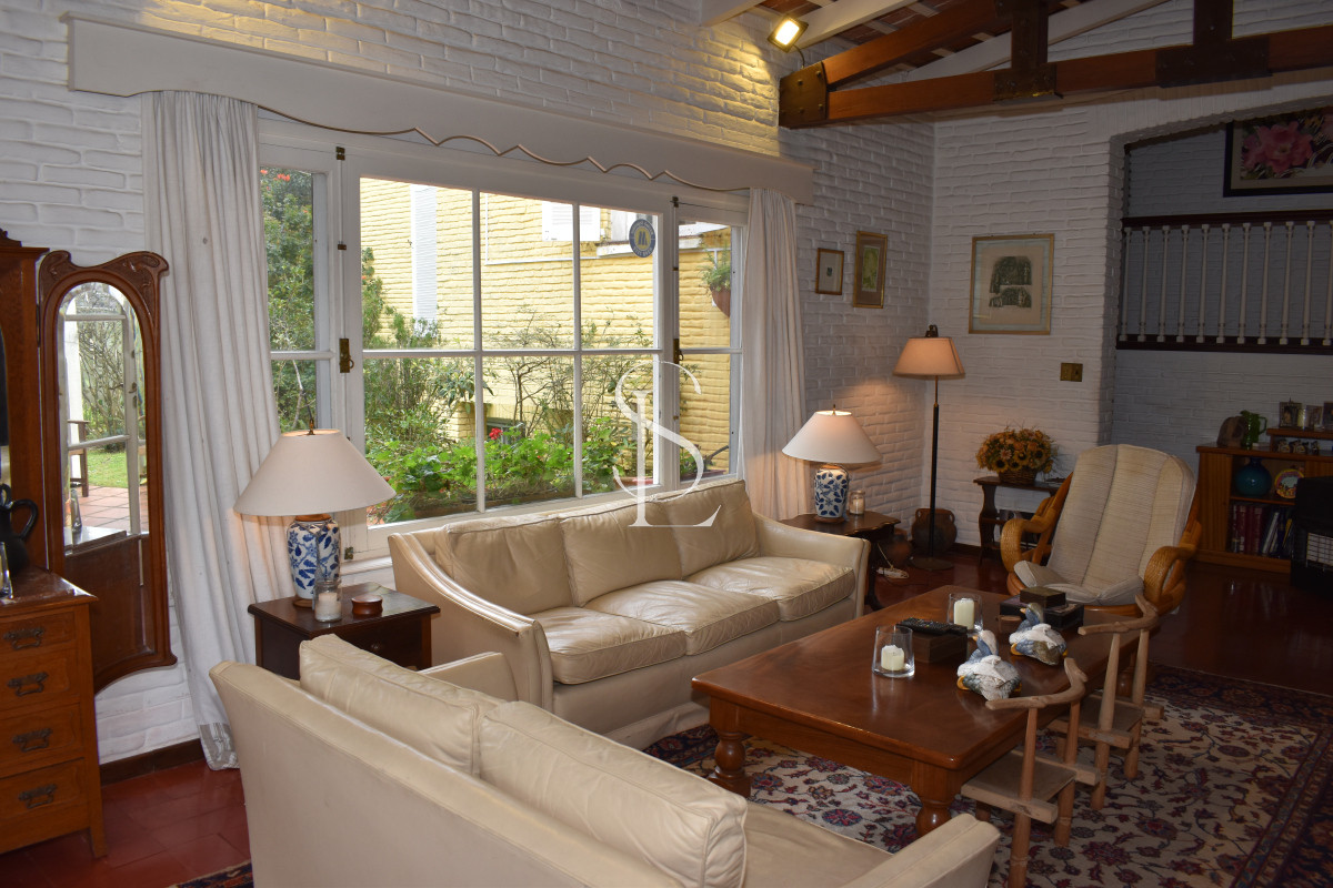 Casa ID.12 - Chalet de época en Playa Mansa