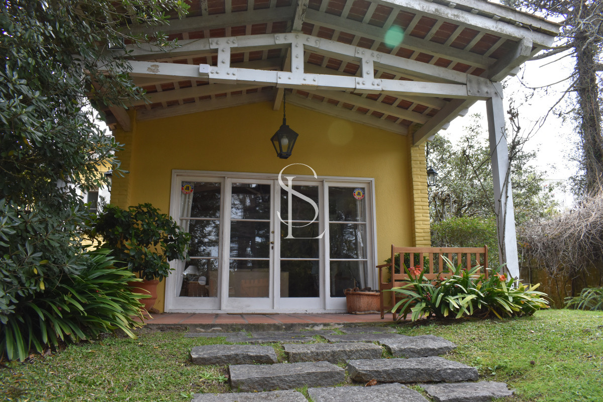 Casa ID.12 - Chalet de época en Playa Mansa