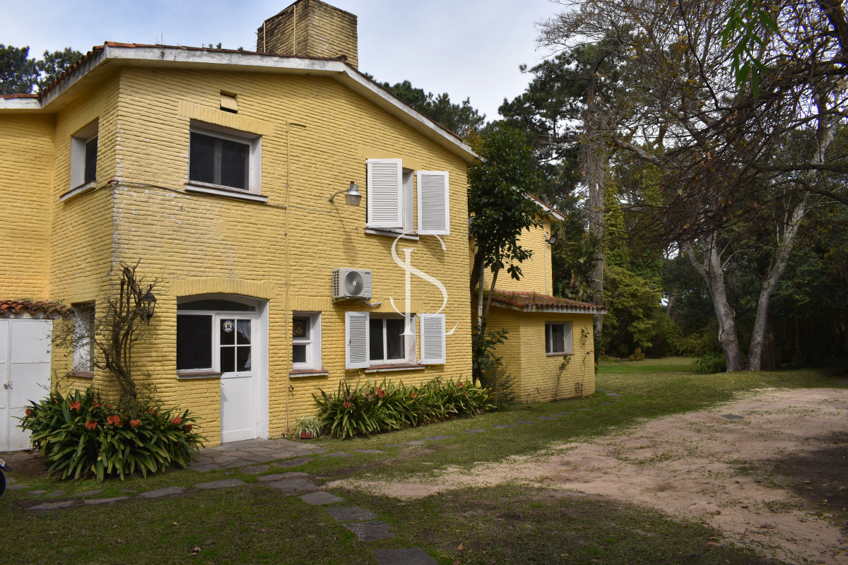 Casa ID.12 - Chalet de época en Playa Mansa
