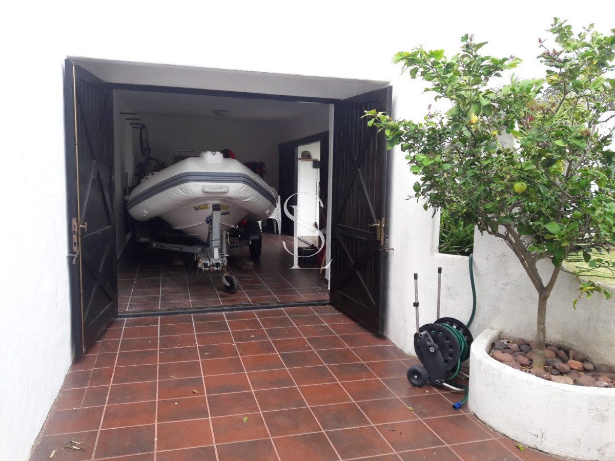 Casa ID.72 - Playa Mansa a 1 cuadra del mar