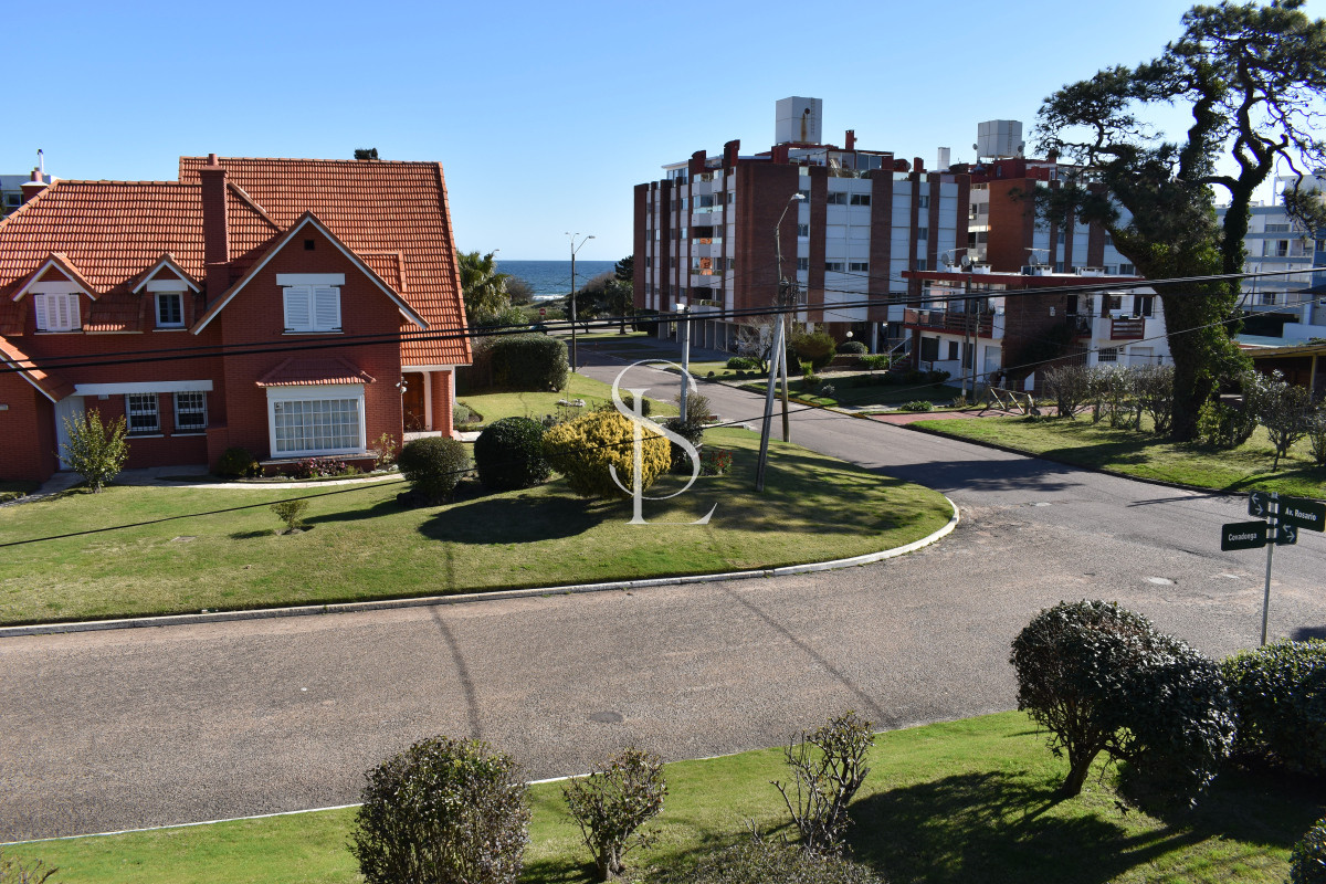 Casa ID.20 - Playa Mansa a 1 cuadra del mar