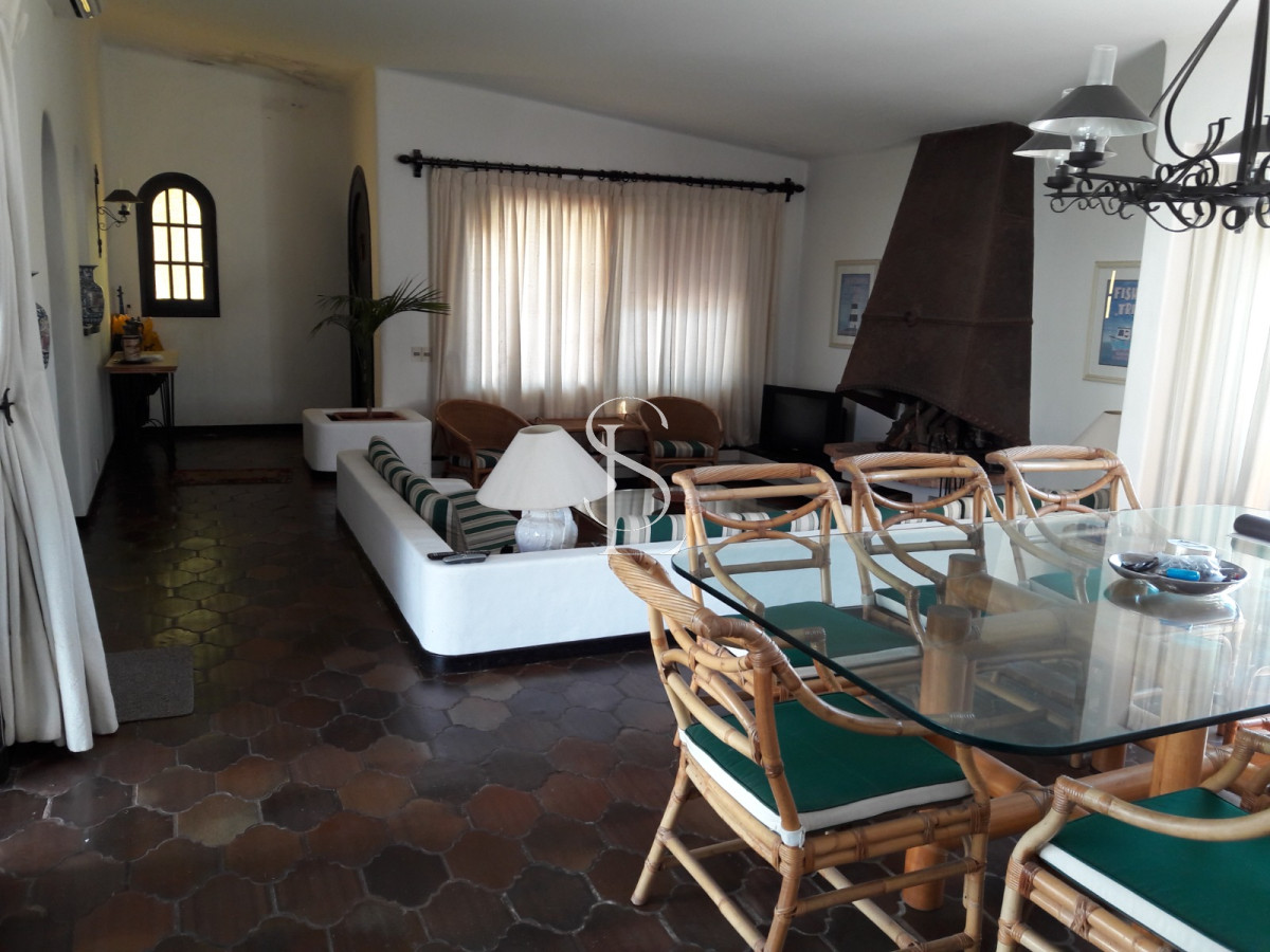 Casa ID.72 - Playa Mansa a 1 cuadra del mar