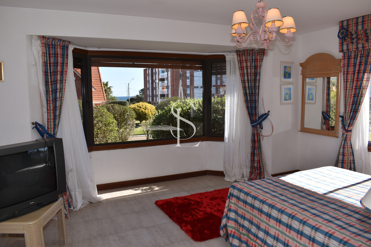 Casa ID.20 - Playa Mansa a 1 cuadra del mar