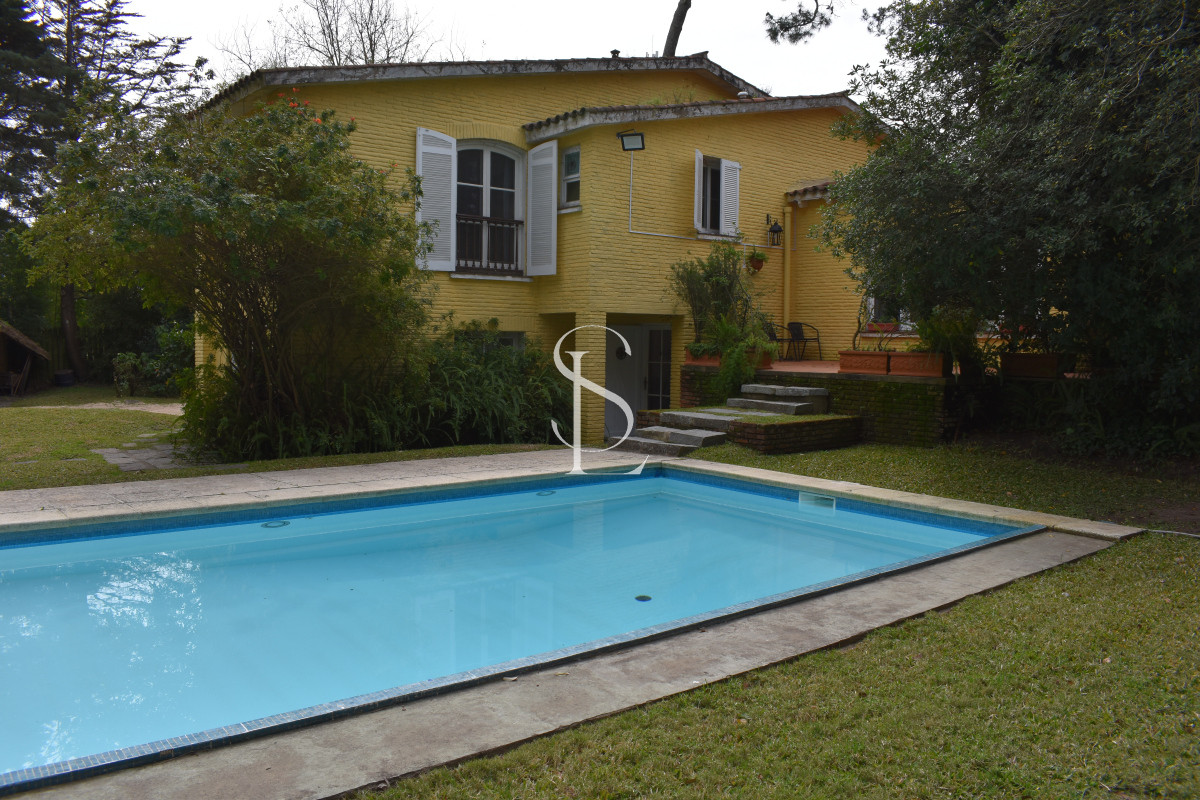 Casa ID.12 - Chalet de época en Playa Mansa