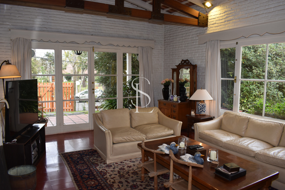 Casa ID.12 - Chalet de época en Playa Mansa