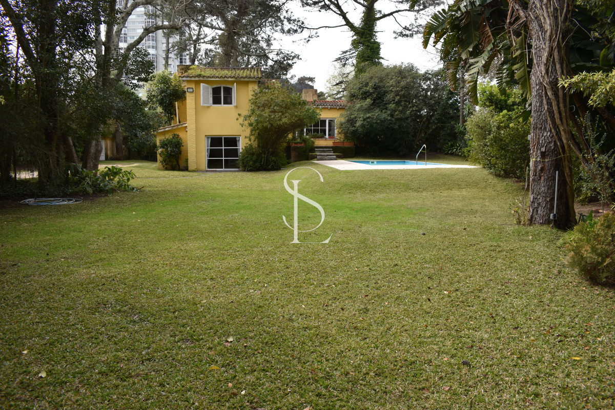 Casa ID.12 - Chalet de época en Playa Mansa
