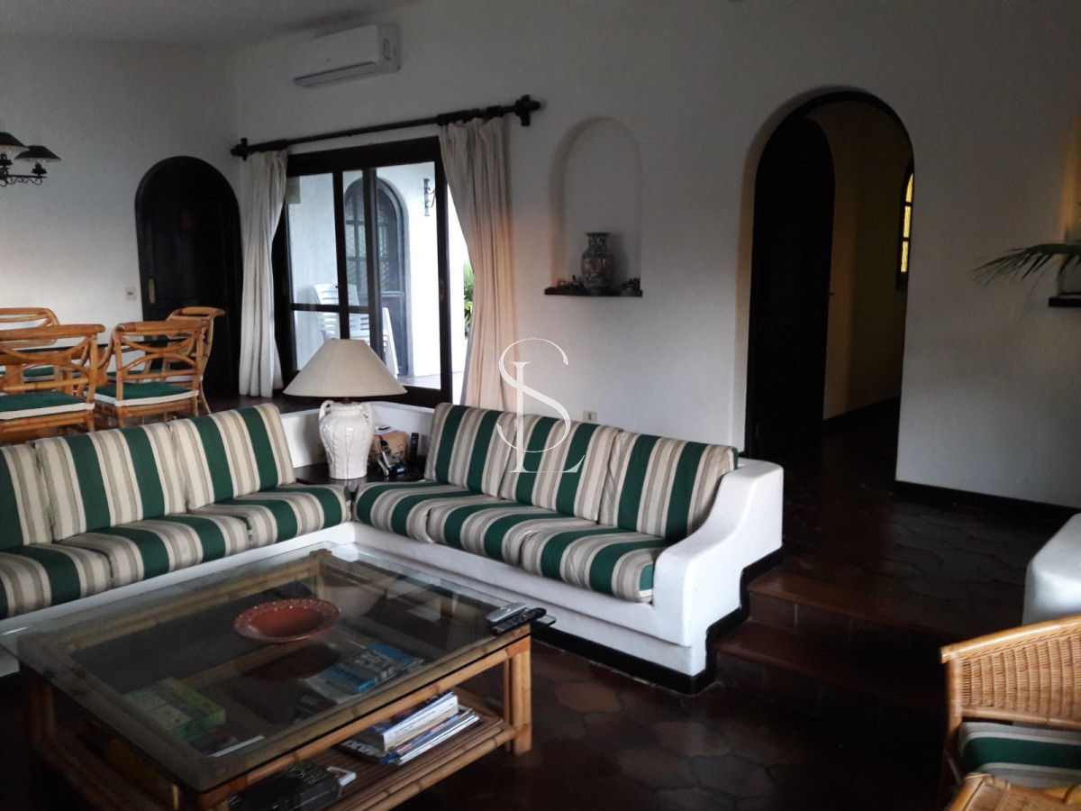 Casa ID.72 - Playa Mansa a 1 cuadra del mar