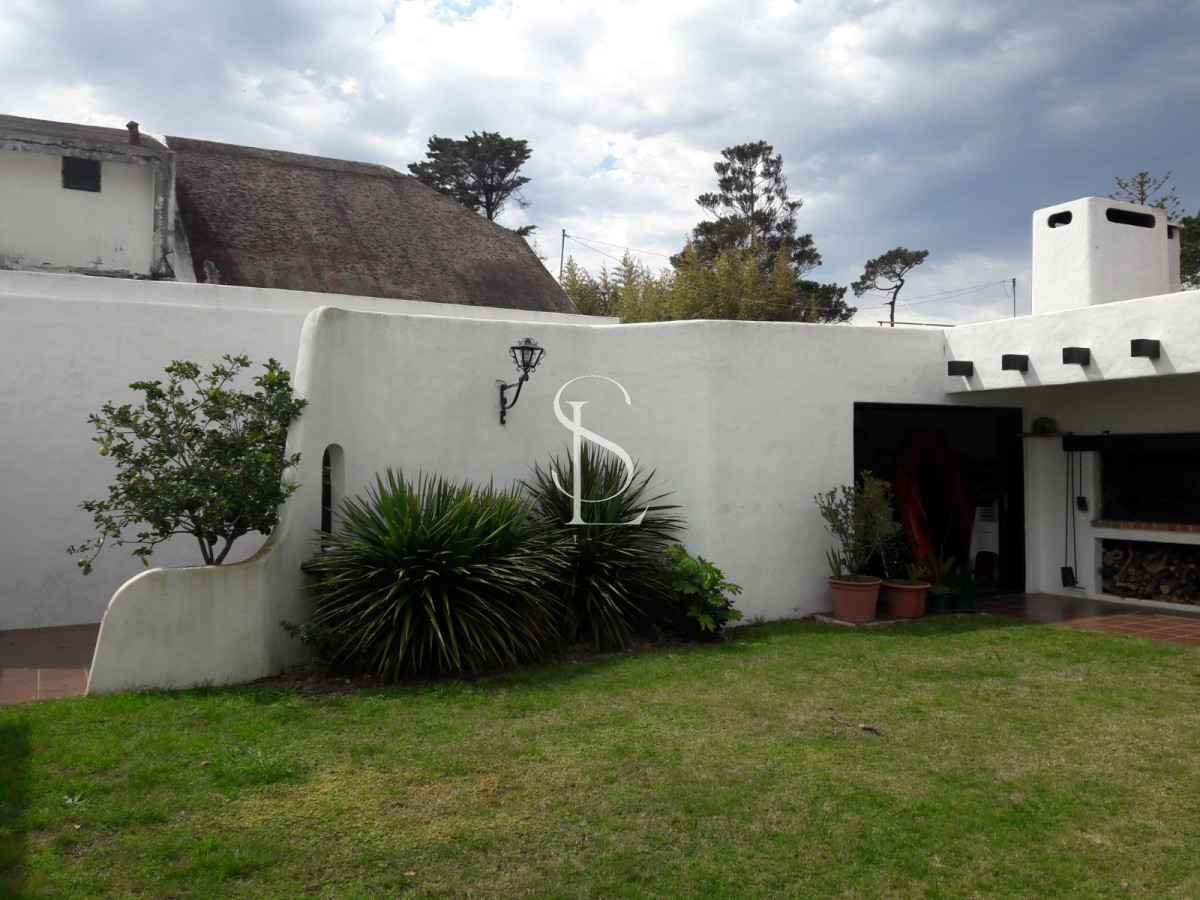 Casa ID.72 - Playa Mansa a 1 cuadra del mar