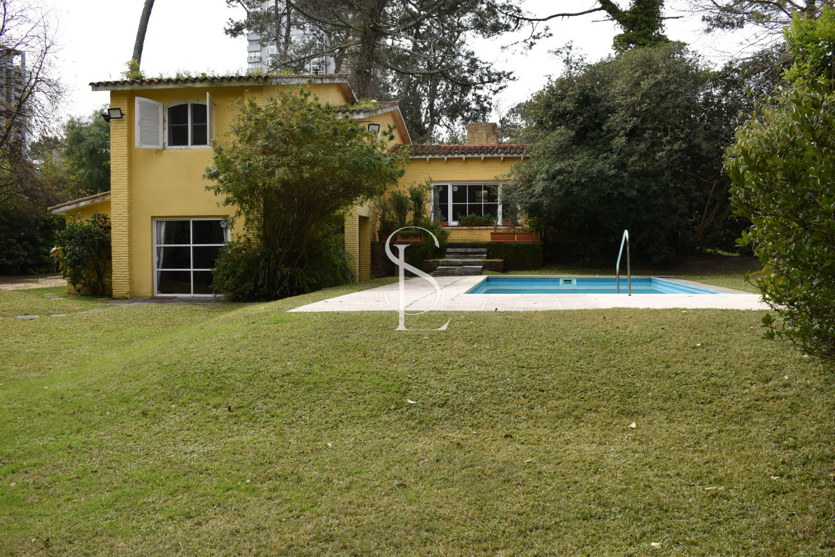 Casa ID.12 - Chalet de época en Playa Mansa