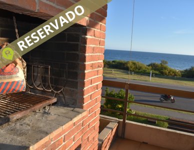 Venta en exclusividad de apartamento frente a playa mansa en Punta Del Este !!!