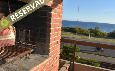 Venta en exclusividad de apartamento frente a playa mansa en Punta Del Este !!!