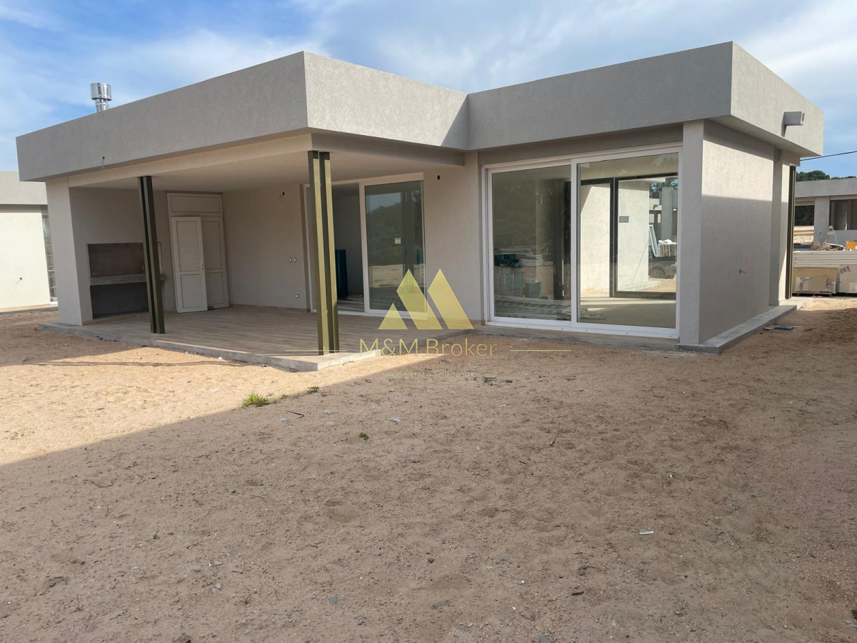 Casa ID.825 - Venta de Casa en Exclusivo Barrio Privado - Punta Ballena