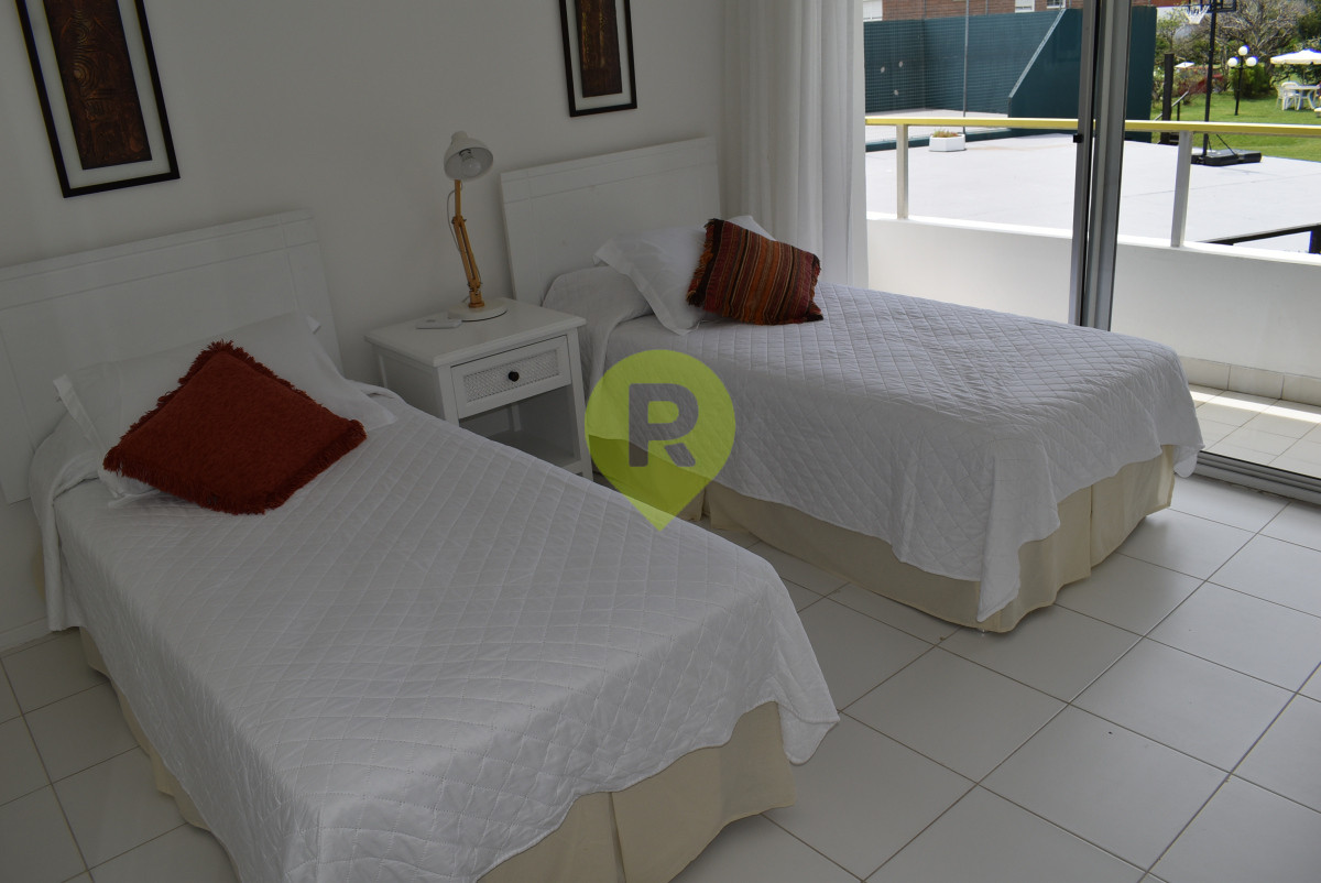 https://ri.com.uy/f/556/0/1200/0/0/0/29f1ab2ce44a2fb625eb97b7d97693e7.jpg