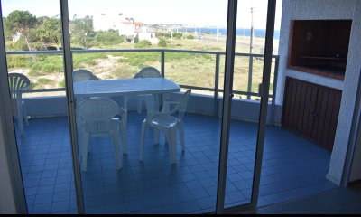 Venta de Apartamento esquinero con vista al Mar y Parrillero propio!!