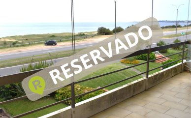 Venta en exclusividad de apartamento frente a playa mansa en Punta Del Este !!!