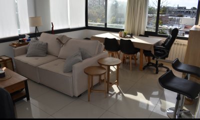 Moderno apartamento de 2 dormitorios con garaje ? Punta del Este Ideal para vivir todo el año o como inversión con renta activa