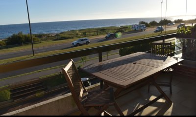 Venta de apartamento frente al mar !!