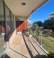 Venta de apartamento a 50 mts del mar en Punta del este.-