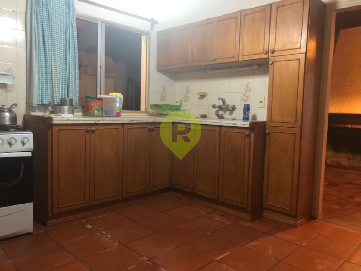 https://ri.com.uy/f/556/1/1200/0/0/0/13799.jpg