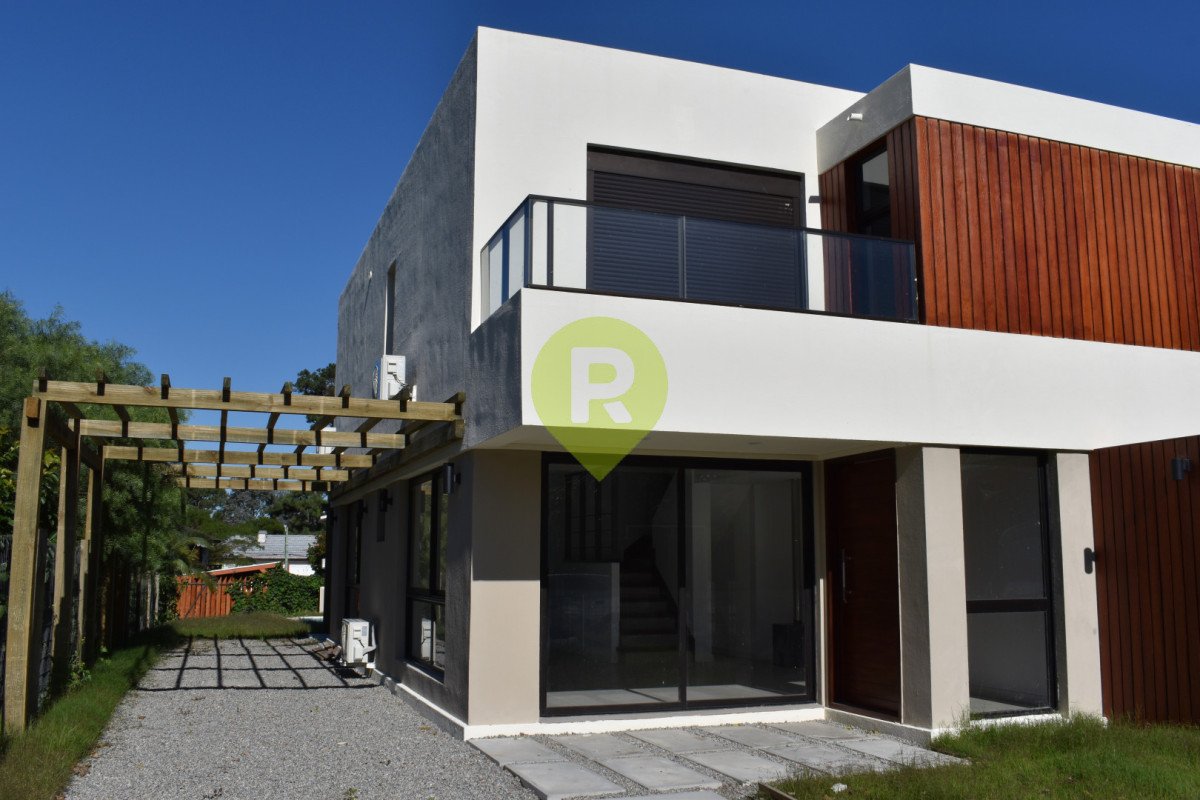 https://ri.com.uy/f/556/1/1200/0/0/0/1c8c01b9b6b0af8e75f7e7a1c9e10994.jpg