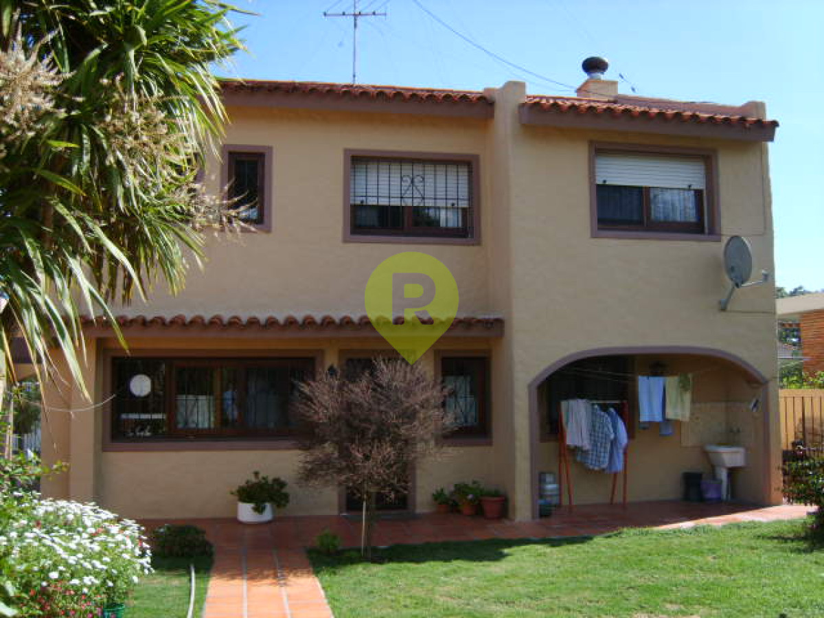 https://ri.com.uy/f/556/1/1200/0/0/0/907439d8c565f21e5b098073261c59ab.jpg