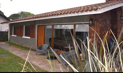 Venta de Casa con edificación tradicional en Playa Mansa – Punta del Este