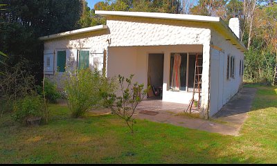 Venta de Casa a Reciclar – 3 Dormitorios en Amplio Terreno
