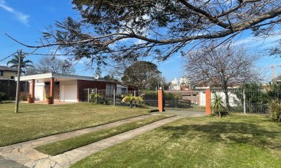 Venta de Casa en Punta del Este  – Propiedad compuesta en dos Solares con Gran Potencial en Excelente Entorno