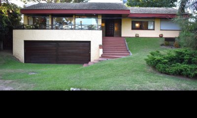 Venta de Amplia casa en Paradas de Playa Mansa