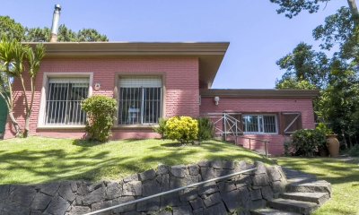 Venta de Casa Reciclada en Barrio Lugano – Punta del Este