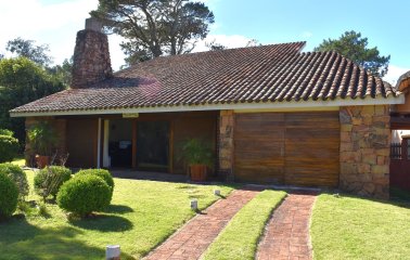 Venta de excelente casa en Pinares de Punta del Este !!!