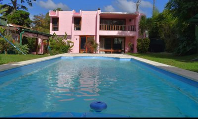 En Venta Casa con Piscina y Barbacoa en Punta del Este ?