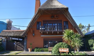 Venta de Casa a 100 mts del Mar  Con Piscina y Jardín