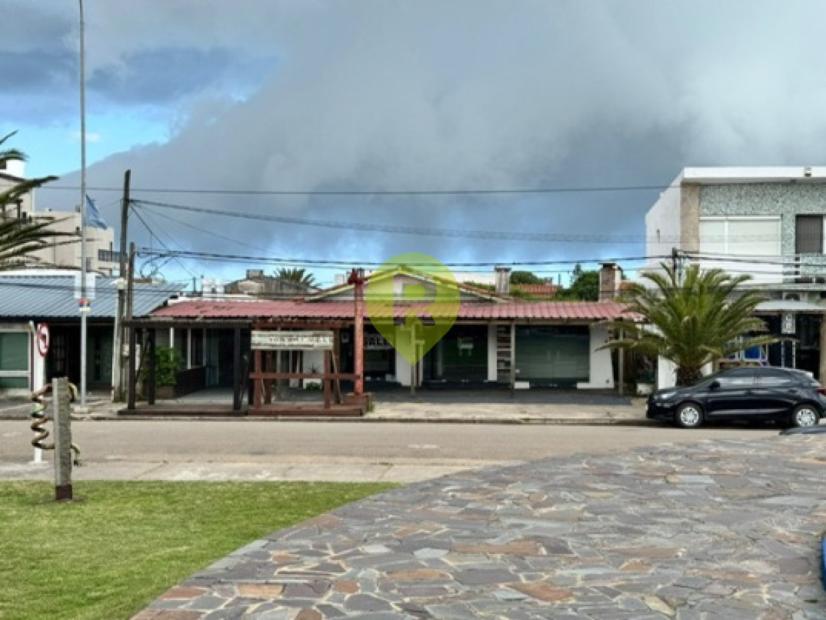 https://ri.com.uy/f/556/4/1200/0/0/0/gr_18767.jpeg