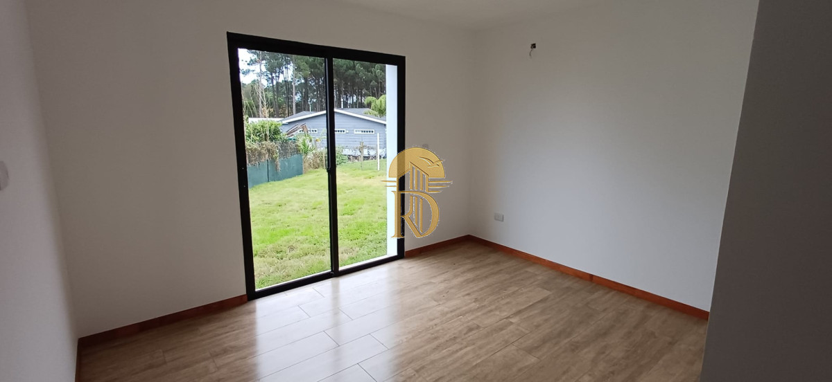 Casa de 3 dormitorios en Parque Burnett a la venta a estrenar! -id-960-4