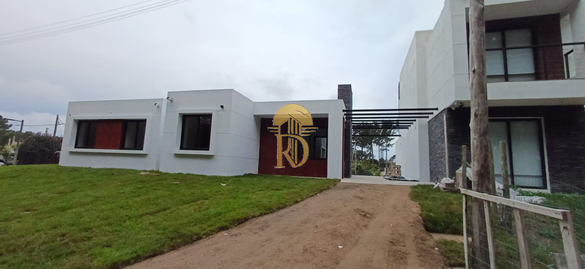 Casa de 3 dormitorios en Parque Burnett a la venta a estrenar! -id-960