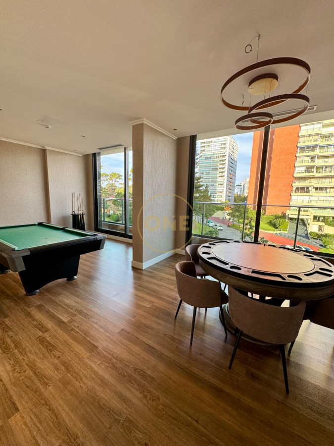 Apartamento ID.1636 - Venta apartamento 4 dormitorios Playa Mansa Punta del Este frente al mar