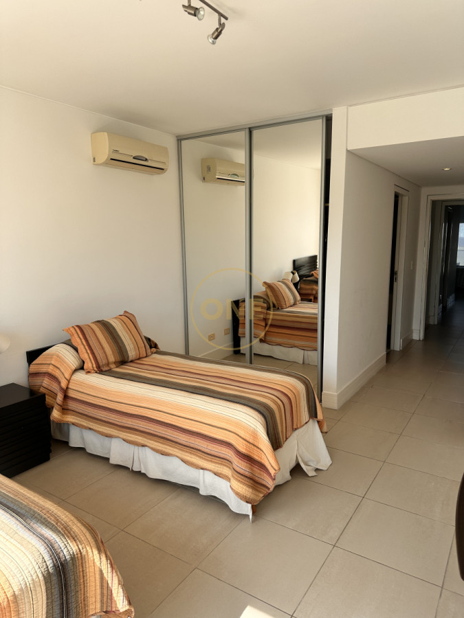 Apartamento ID.1653 - Venta apartamento 2 dormitorios mas servicio Playa Brava TORRE LE PARC I