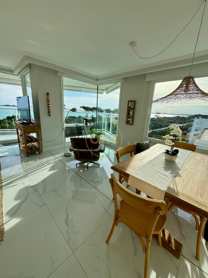 Apartamento ID.1636 - Venta apartamento 4 dormitorios Playa Mansa Punta del Este frente al mar