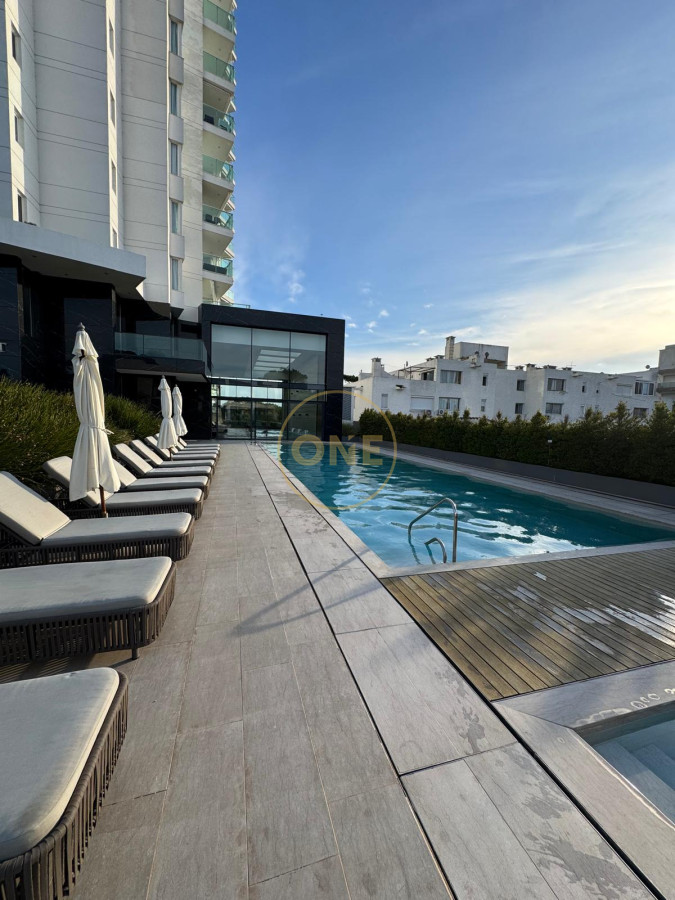 Apartamento ID.1636 - Venta apartamento 4 dormitorios Playa Mansa Punta del Este frente al mar