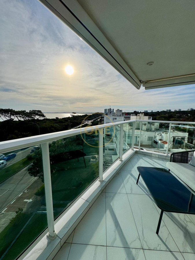 Apartamento ID.1636 - Venta apartamento 4 dormitorios Playa Mansa Punta del Este frente al mar