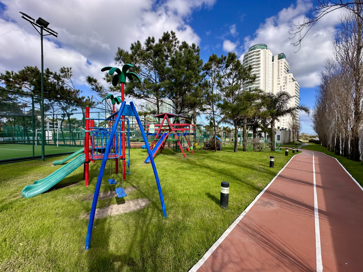 Apartamento ID.1885 - Apartamento en venta playa Mansa Punta del Este 
