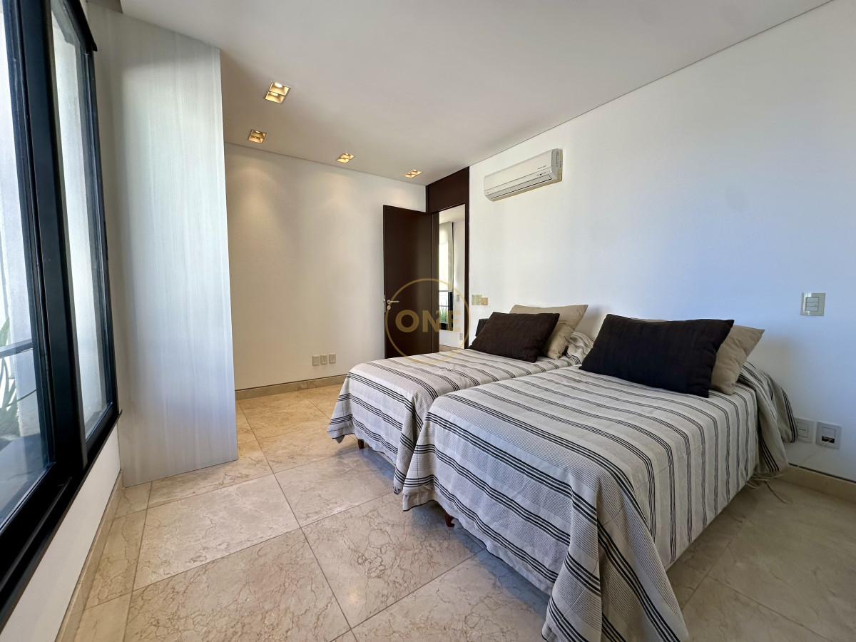 Apartamento ID.1809 - Le Bleu Penthouse frente al Puerto con el diseño de Carlos Ott