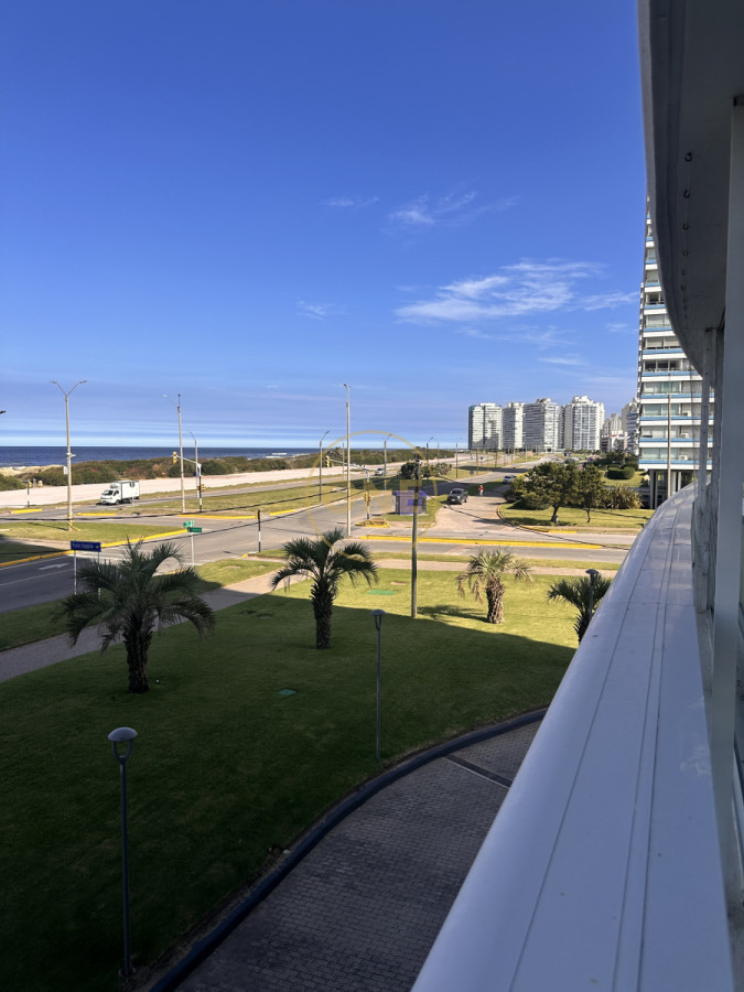 Apartamento ID.1653 - Venta apartamento 2 dormitorios mas servicio Playa Brava TORRE LE PARC I
