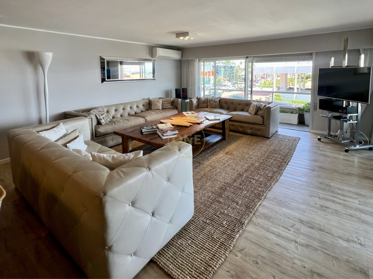Apartamento ID.2028 - Exclusivo apartamento 3 dormitorios Peninsula Punta del Este en venta
