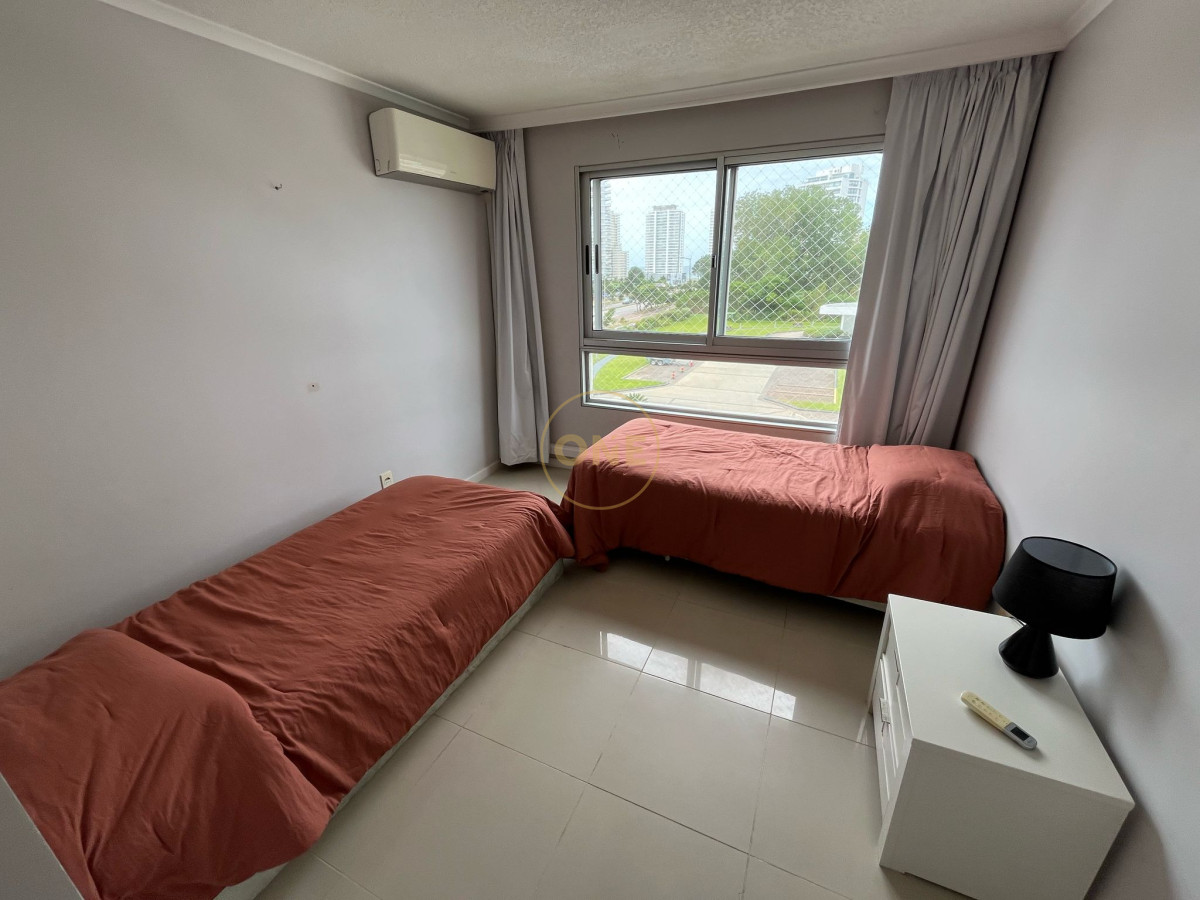 Apartamento ID.1562 -  Venta Apartamento 3 dormitorios más dependencia en Playa Brava Punta del Este